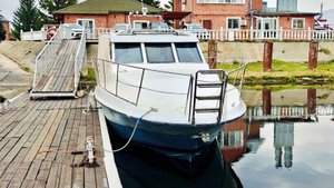 Обзор лодки Сириус снаружи