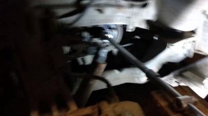 Как открутить гайку шкива коленвала без гайковерта на Volvo