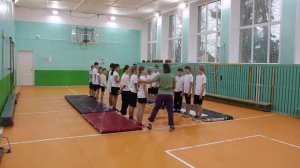 Касаткина И.Б._Урок физкультуры. Акробатика, кувырок вперед , назад. 5 класс