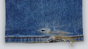 Почините джинсы за 2 минуты — портные ненавидят этот простой трюк!