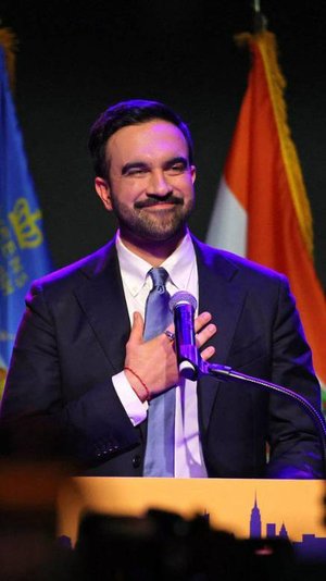 2025. НЬЮ-ЙОРК ВЫБРАЛ МУСУЛЬМАНИНА-ИНДИЙЦА ИЗ УГАНДЫ: солянка демократов. Мнение А.РОЖИНЦЕВА