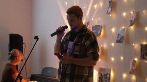 Читает Валерий Белобородов, аккомпанемент Инга Белобородова