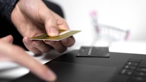 Жители Сургутского района перевели мошенникам почти 90 миллионов рублей