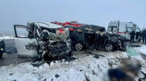 Пять человек погибли при лобовом столкновении иномарок в Тыве