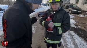 Практические занятия курсантов пожарного класса по тушению пожаров с применением огнетушителя