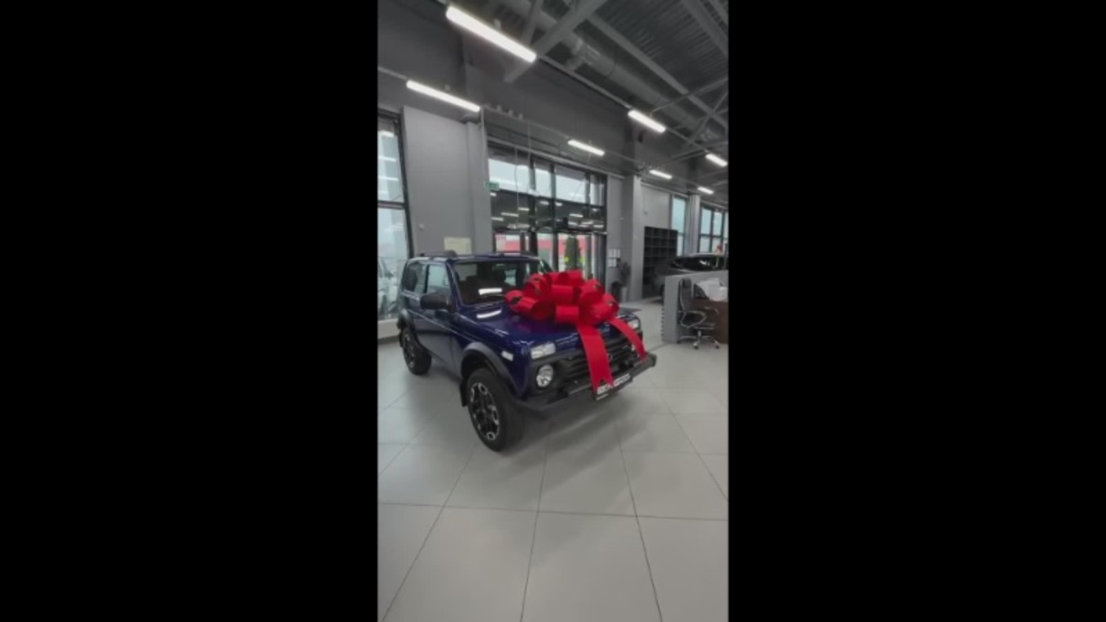 Новая Lada Niva дала течь в ещё дилерском центре