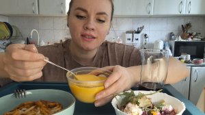 Мукбанг жареный лагман, тыквенный суп, салат | Под ваши истории, мистика 👻 #мукбанг #обед