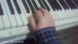 Упражнение сольфеджио: мажорные трезвучия от белых клавиш одной октавы