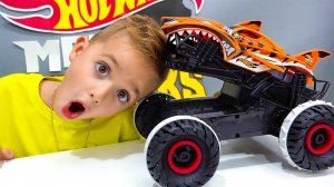 Влад и Ники веселятся с новыми игрушками Hot Wheels Monster Truck RC!