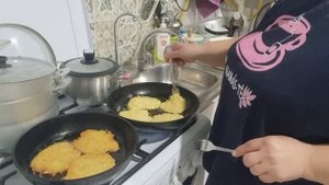 Готовлю драники🤣🙈🌹🌹🌹