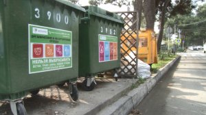 На центральных улицах Анапы установили контейнеры для двухпоточной системы сбора отходов