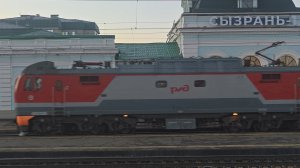 из окна поезда | быстрое прибытие поезда №32 Москва–Орск ЭП2К-338