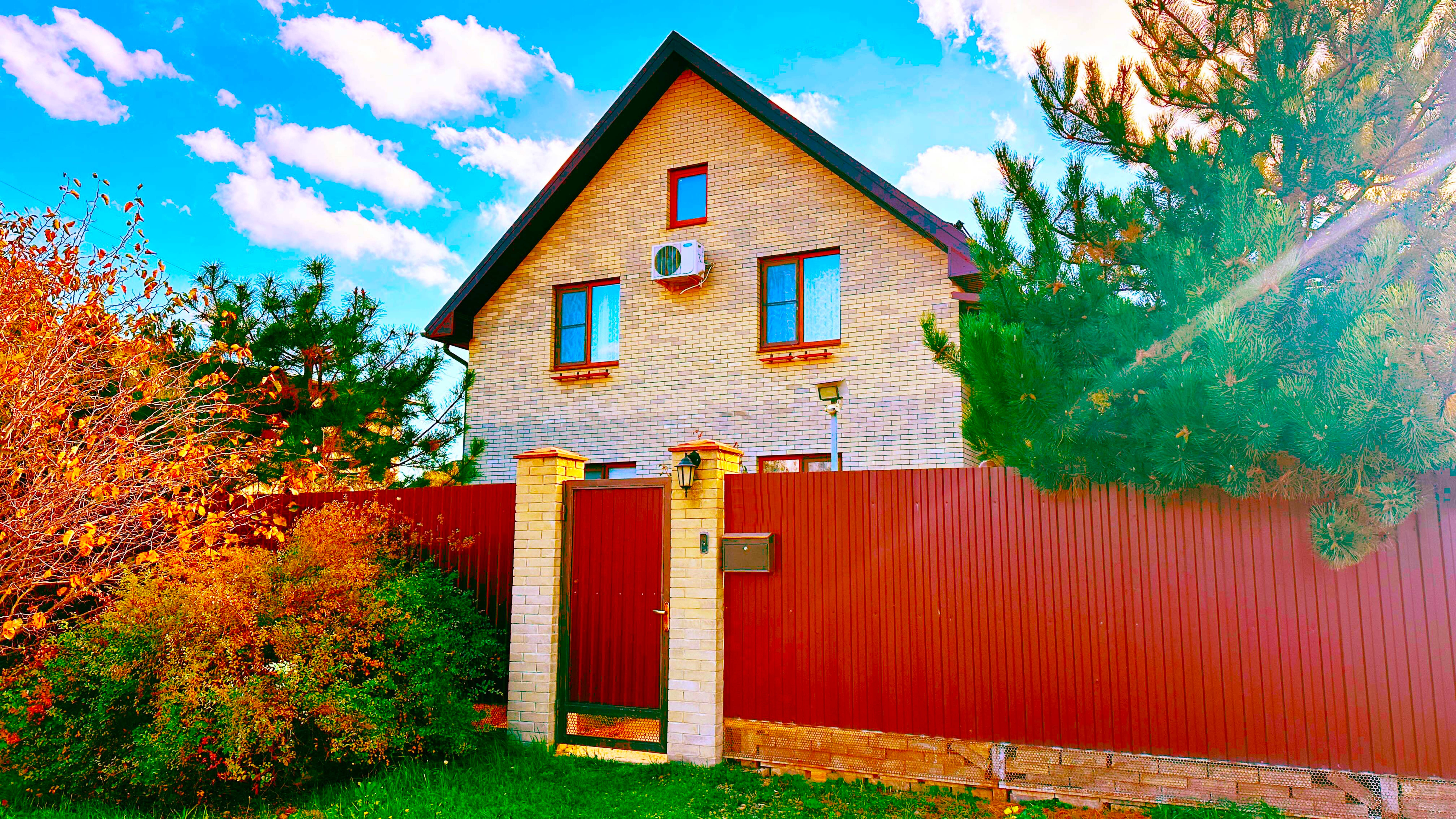 Кирпичный дом с четырьмя спальнями в отличном окружении в Краснодаре! смотреть онлайн