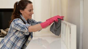 В России предложили обязать мужчин платить зарплату женам