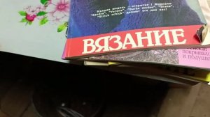 Телевизор, книги, посуда даром