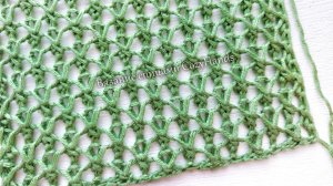 Аккуратная мелкая сеточка спицами для вязания джемперов, палантинов