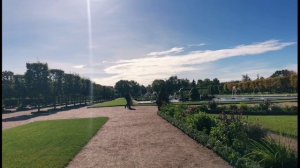 Верхний парк в Петергофе красивый и посетить можно бесплатно, в отличие от Нижнего парка!)