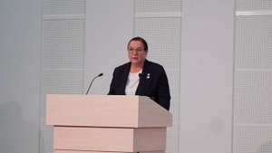 Нам надо учиться жить по правилам любви