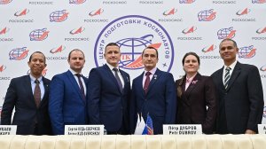 Предполётная пресс-конференция основного и дублирующего экипажей МКС-74