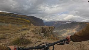 Над обрывом | Перевал Кату-Ярык на велосипеде