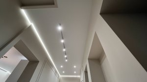 Натяжные потолки | Натяжной потолок с трековой системой освещения| Воронеж