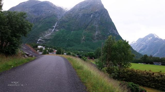 Дождливая прогулка в Хьелле, Норвегия - Тихая атмосфера северной деревни под дождём. смотреть онлайн