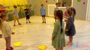 Музыкальная игра для дошкольников "Ну, ребята не зевайте, шапочку передавайте..."Funny Ant Malahovka