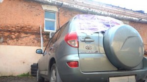 Женщина с новым мужем разгромила авто бывшего супруга и едва не убила сына