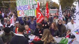 В Париже прошла манифестация против пенсионной реформы