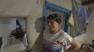 Жизнь в деревне. Жаренная рыба с приправами. В сковородке на печи.