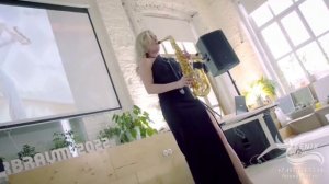 Девушка саксофонист на праздник, свадьбу и корпоратив в Москве - саксофонист на встречу гостей