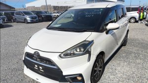 Toyota sienta 7037103