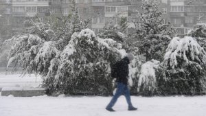 Снег с метелью накрыли Урал и Сибирь