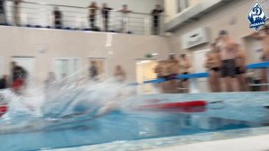 Соревнования по плаванью.