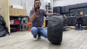 МОТОЦИКЛ с ДВИГАТЕЛЕМ V8 4.2л. 300л.с. Часть 1.mp4