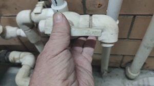 Лайфхак по сварке полипропиленовых труб в стесненных условиях.