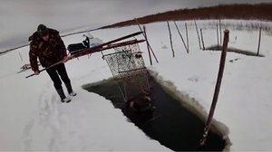 Рыбалка на фитили на севере. Выживаем в деревне. Заготовка дров.