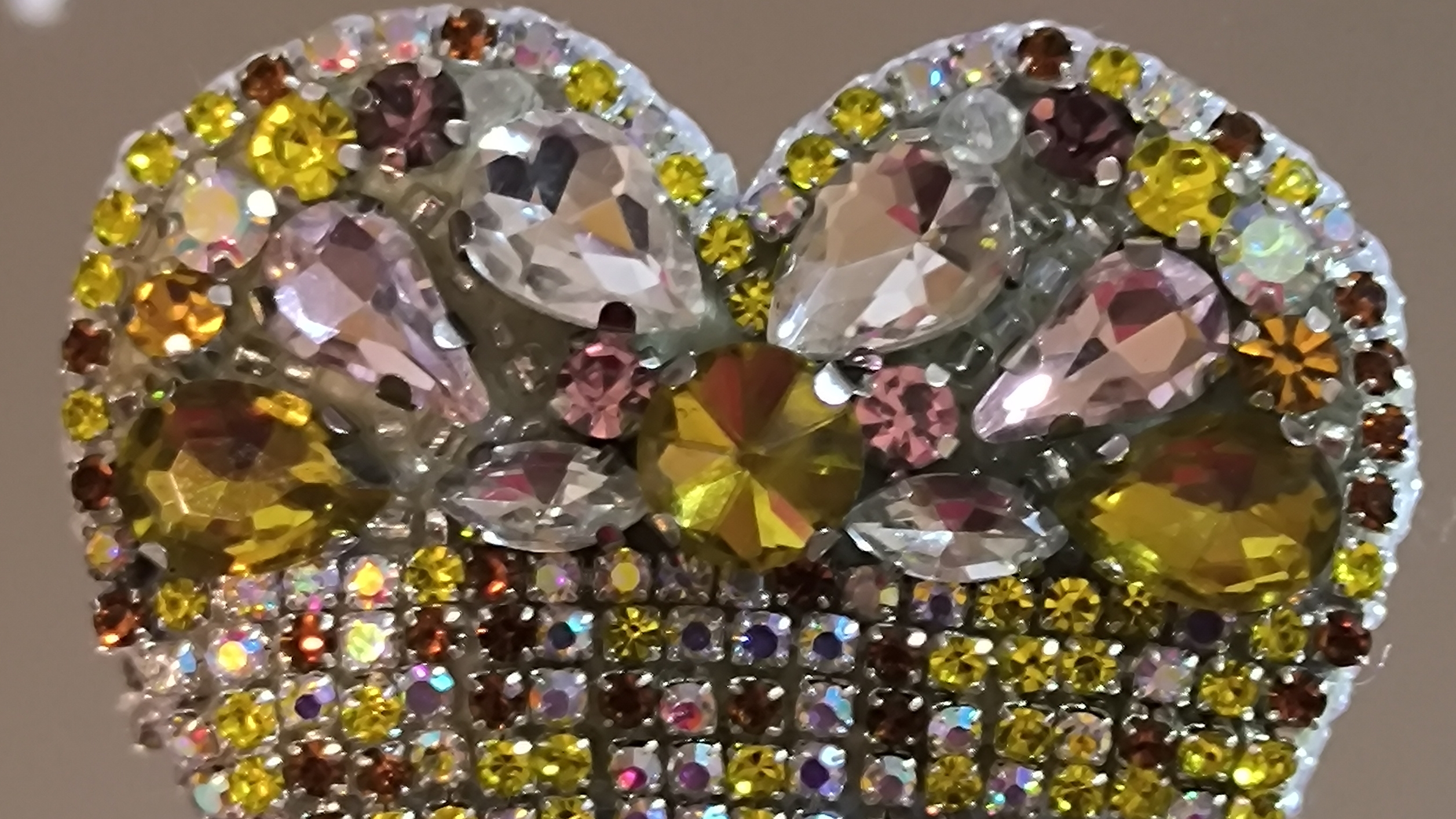 Броши ручной работы в наличии