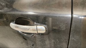 Как снять заднюю ручку двери Фольксваген Тигуан Volkswagen Tiguan