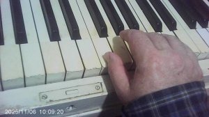 Упражнение сольфеджио: построение малых и больших терций от белых клавиш одной октавы