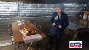 Валентина Николаевна с выпечкой от Людмилы Борисовны в ресторанчике 1️⃣ Спасибо вам, наши заботушки!