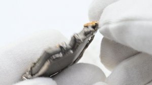 Кулон спектропирит 37*54мм. Арт: м485900