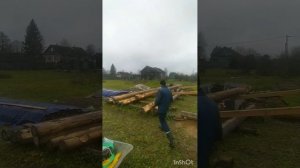Как закатить бревно на сруб без помощников..mp4