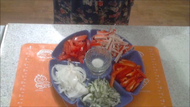 САЛАТ НА СКОРУЮ РУКУ РЕЦЕПТ С КРАБОВЫМИ ПАЛОЧКАМИ. ПРОСТОЙ И ЛЕГКИЙ, ГОТОВЬТЕ ХОТЬ КАЖДЫЙ ДЕНЬ!