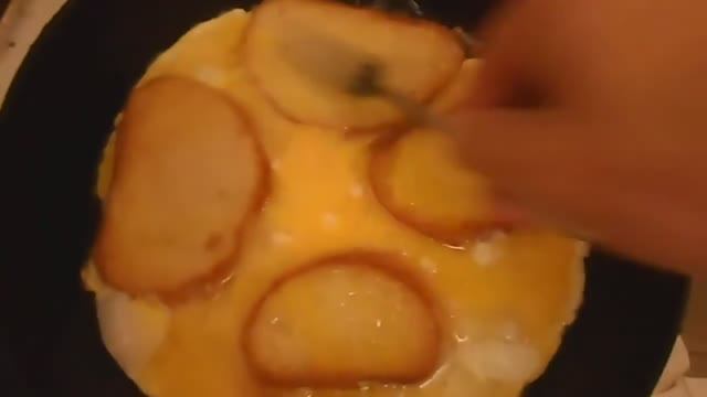 КАК ПРИГОТОВИТЬ ВКУСНЫЕ ГРЕНКИ ГРЕНКИ ИЗ БАТОНА С ЯЙЦОМ