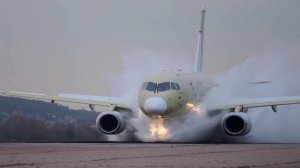 Новый самолет Superjet с отечественными двигателями безопасен при любых погодных условиях