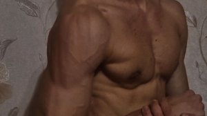 Быстрая разминка рук с гантелями перед тренеровкой!