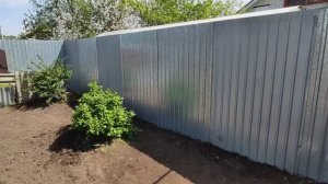 Как сделать забор из профильного листа