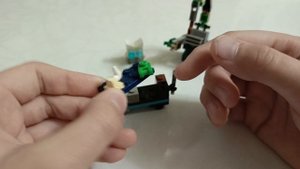 Стойка с яйцом лего