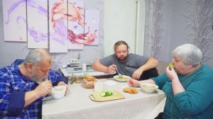 Вкусный обед Кушаем всей семьёй Огурцы помутнели НА РАССОЛЬНИК пойдут Мою посуду на кухне ВЛОГ